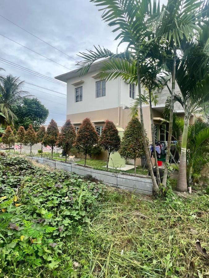 Beach Resorts Walking Distance To The Town House Davao Stadt Exterior foto