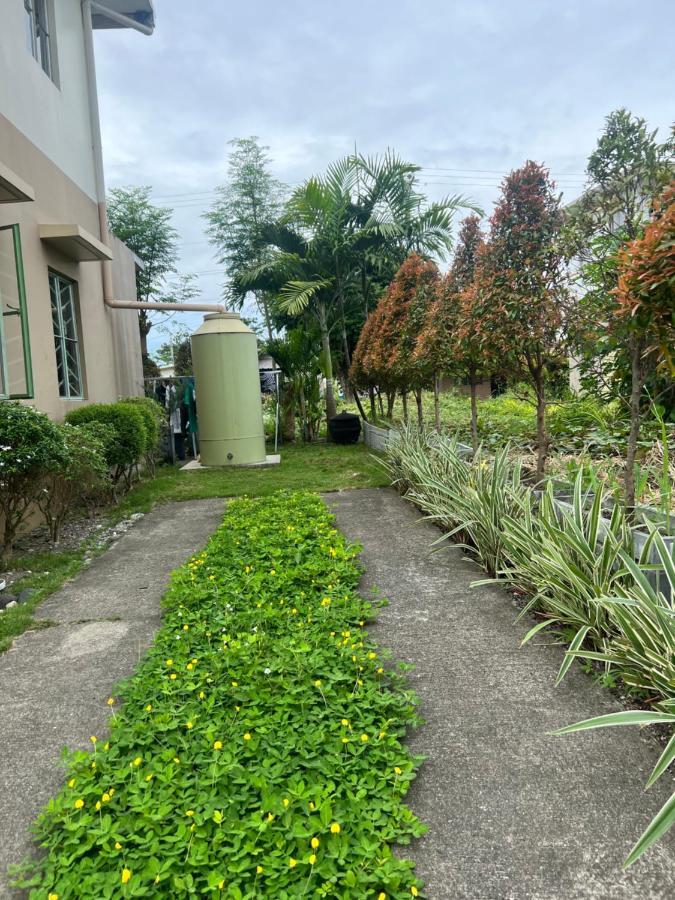 Beach Resorts Walking Distance To The Town House Davao Stadt Exterior foto