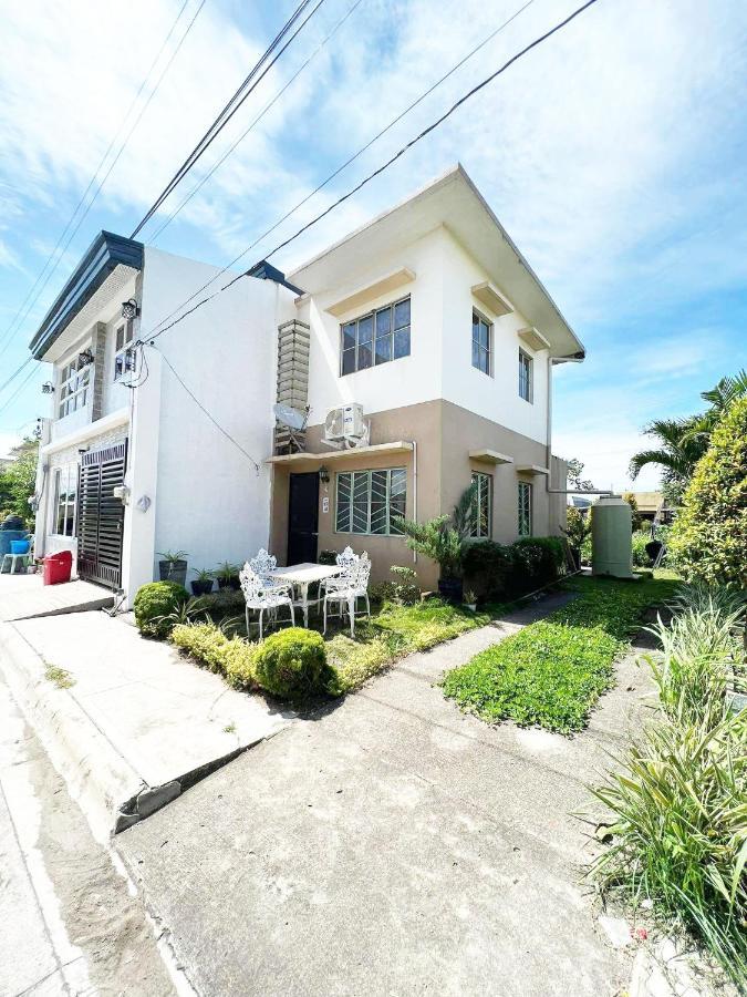Beach Resorts Walking Distance To The Town House Davao Stadt Exterior foto