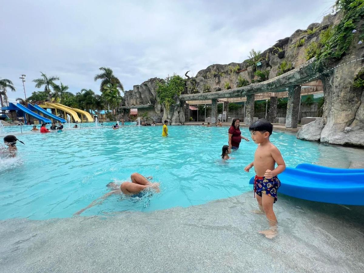 Beach Resorts Walking Distance To The Town House Davao Stadt Exterior foto